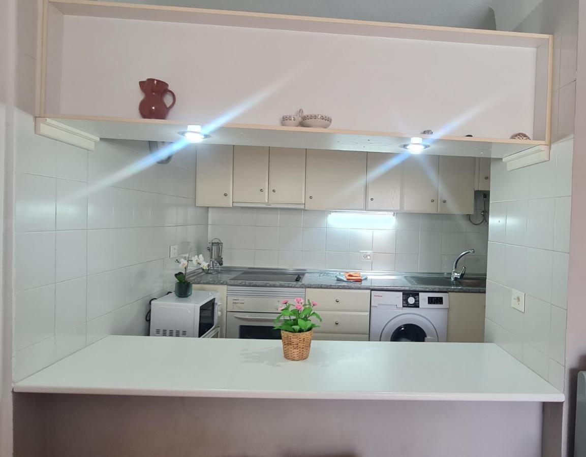 Vivienda Vacacional Marineda Sol Con Piscina El Medano エクステリア 写真